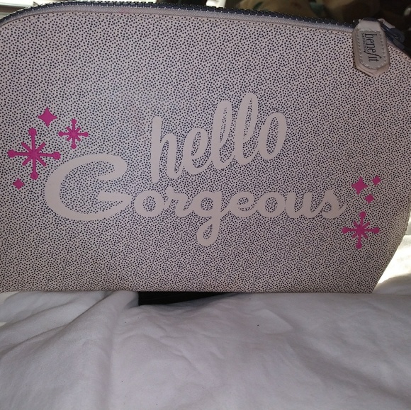 Women's Makeup Case Benefit Cosmetics /Pink - Picture 1 of 5